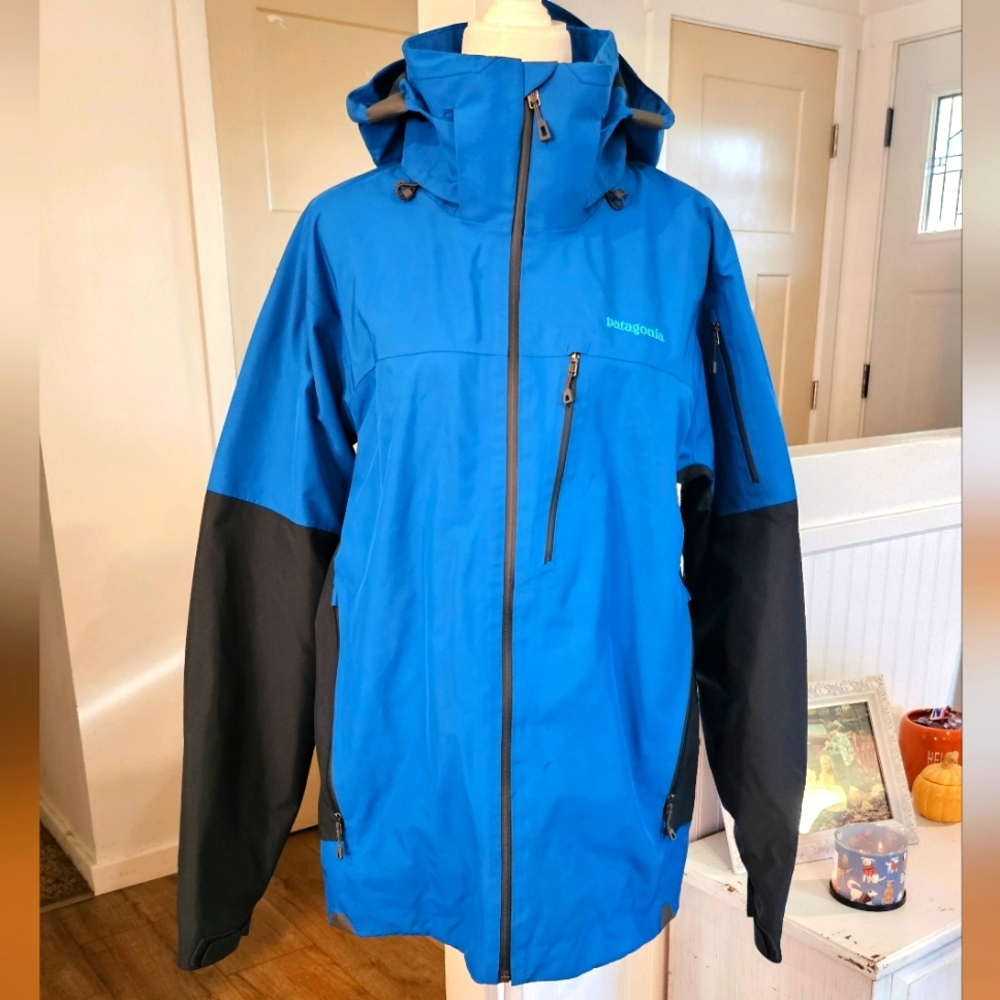 NWOT'S - PATAGONIA - Mens Blue Snowboard/Ski Jacket, Size Medium